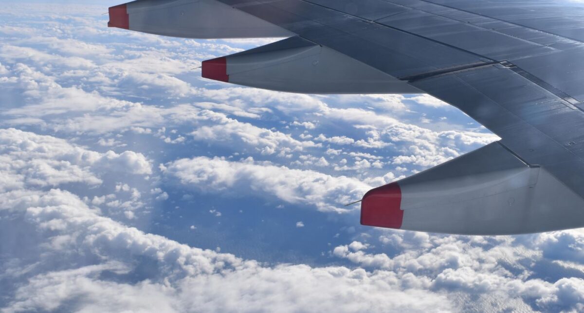 Stop al traffico aereo, arrivi e partenze bloccati in tre regioni: i motivi