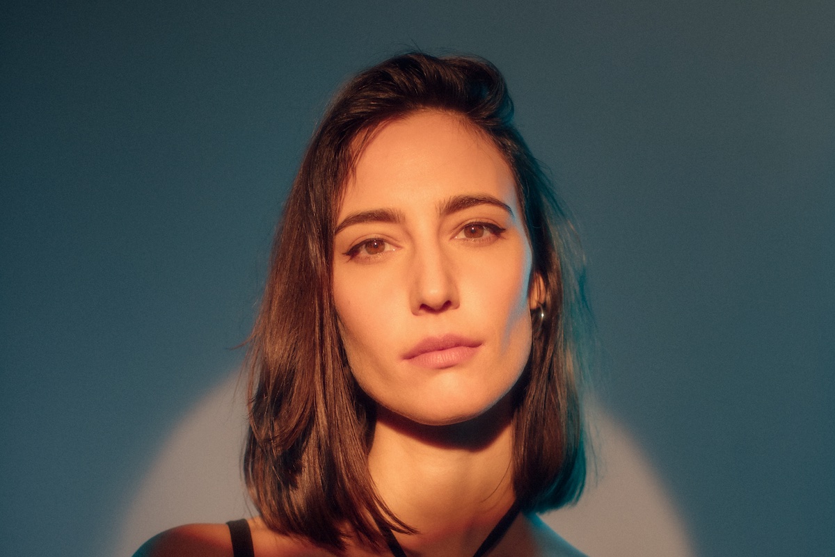 02 amelie lens credits sam neil