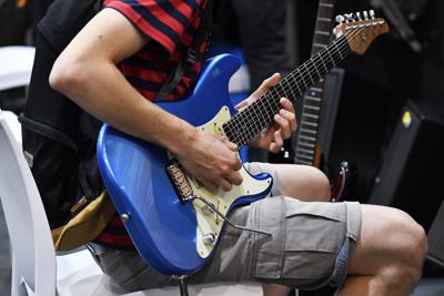 Salute, suonare uno strumento mantiene il cervello giovane, lo studio