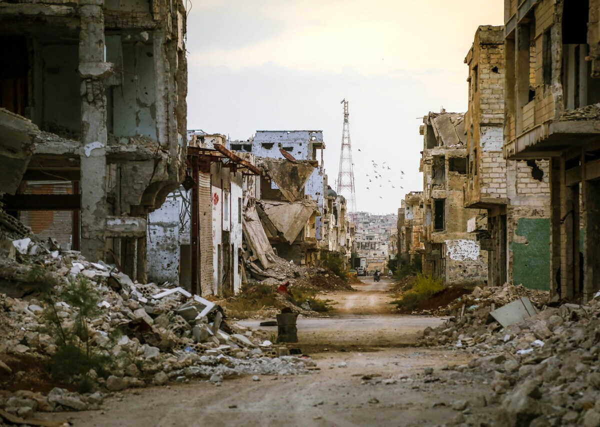 Medio Oriente, Israele attacca la Siria: colpito il Ministero della Difesa a Damasco