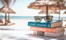 Letture sotto l’ombrellone: i consigli per l’estate