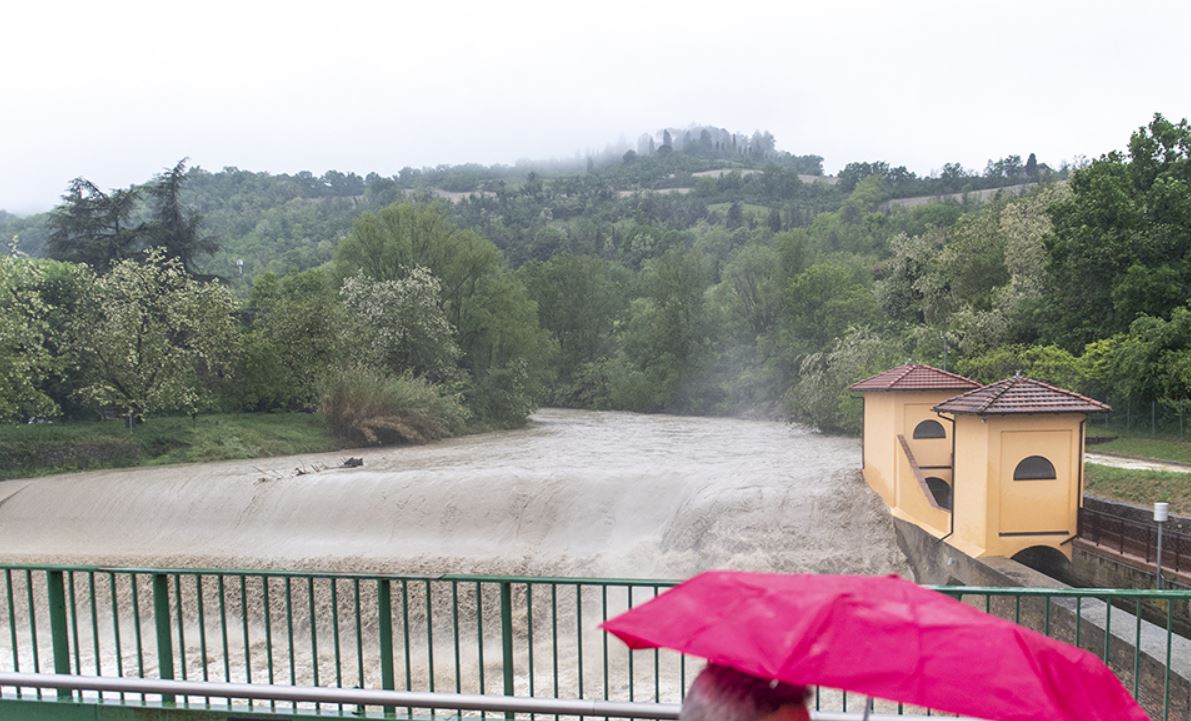 Nubifragi investono il nord Italia: voli dirottati, allagamenti e alberi caduti