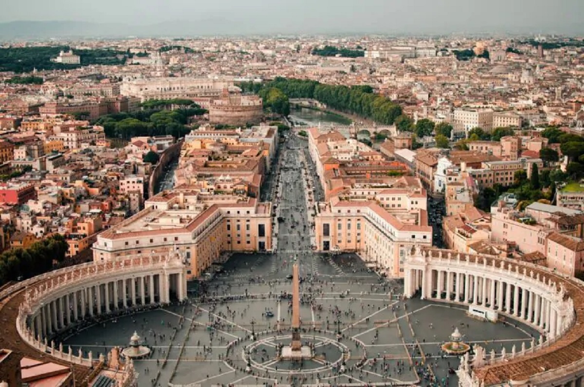 Paura in un hotel di Roma: sei persone ricoverate per una fuga di monossido