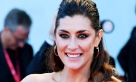 001-presentatrice-tv-colta-follower-post-inequivocabile