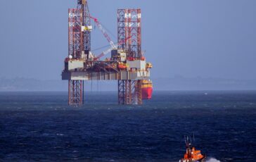 petroliera esplosa