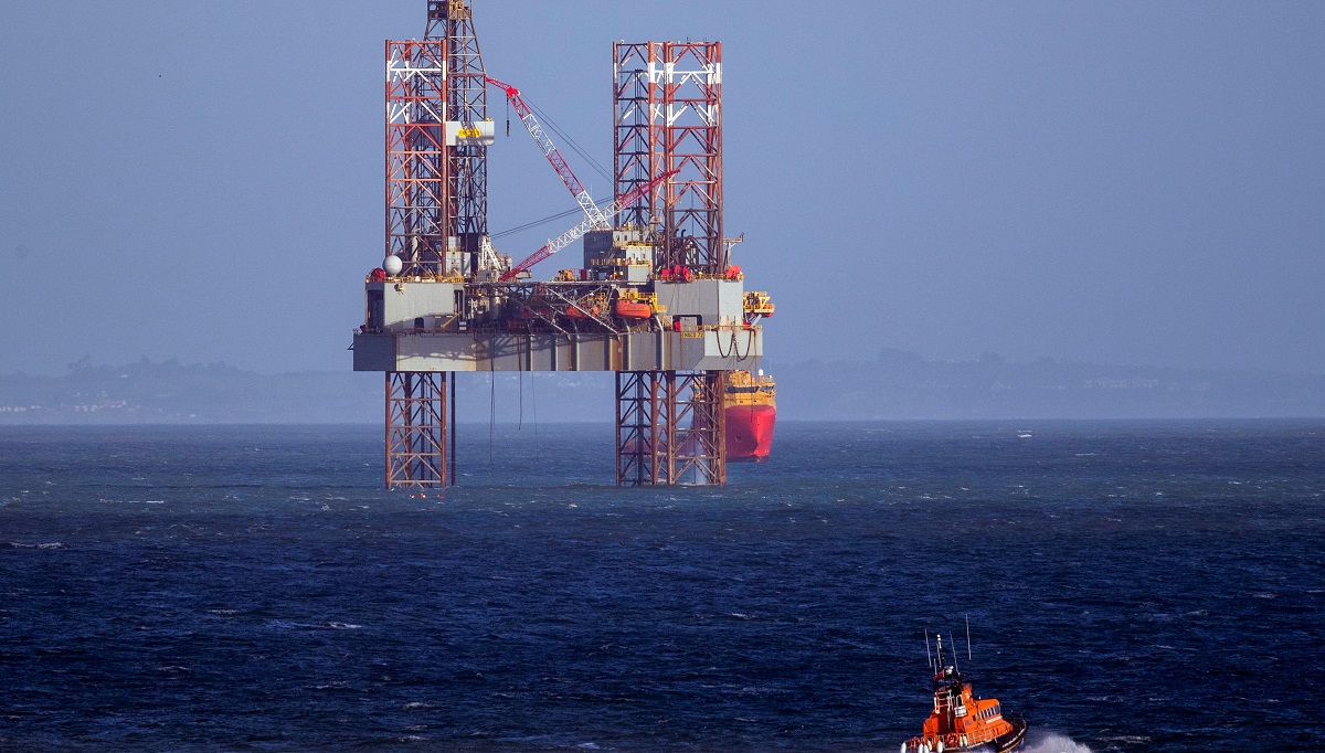 Petroliera esplosa nel Mediterraneo, cresce il numero di casi sospetti: indagini in corso
