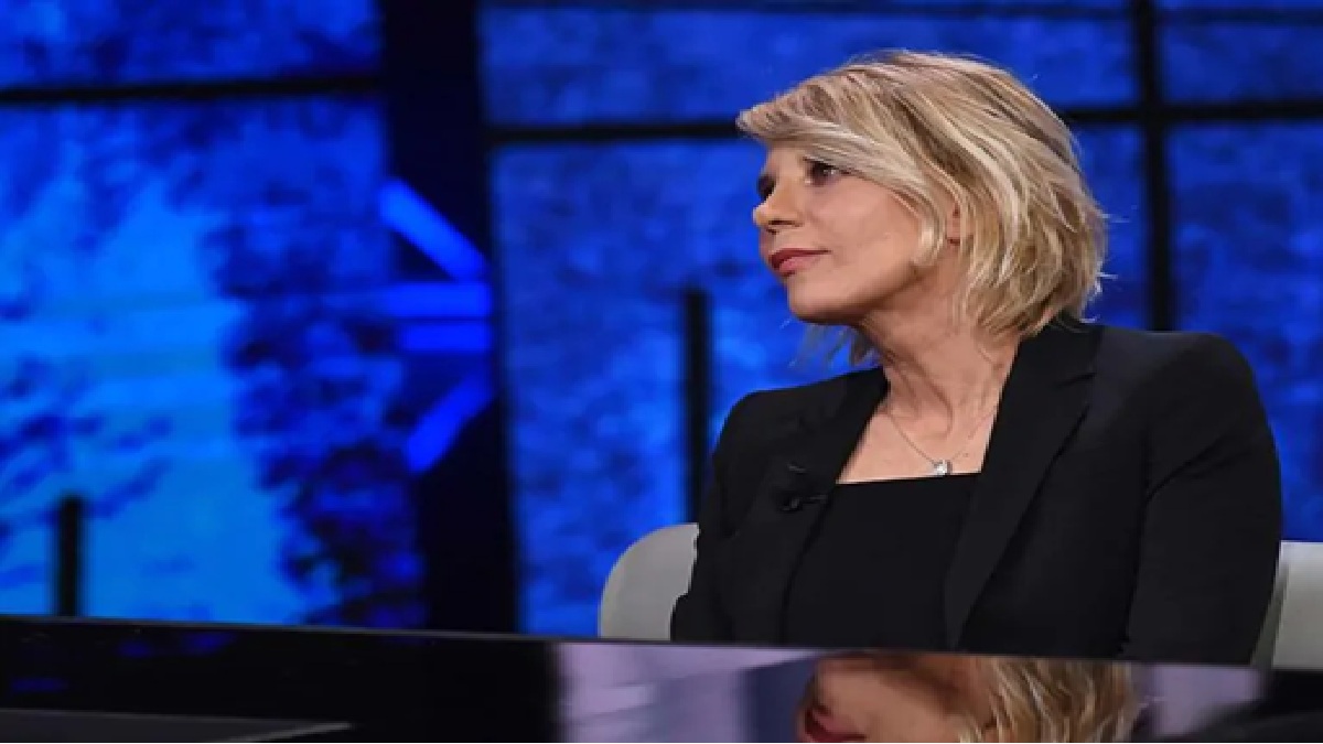 Un famoso conduttore Rai affianco a Maria De Filippi, questa la prepotente novità