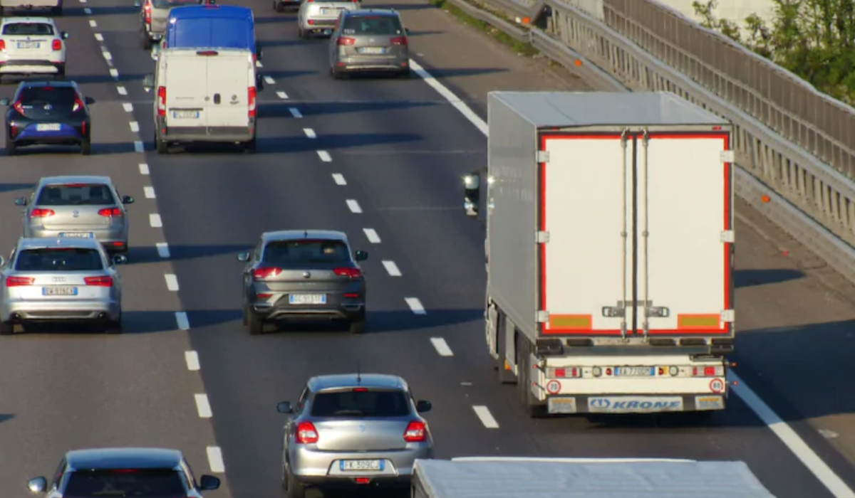 Auto contromano provoca un frontale sull'A4, drammatico bilancio di morti e feriti