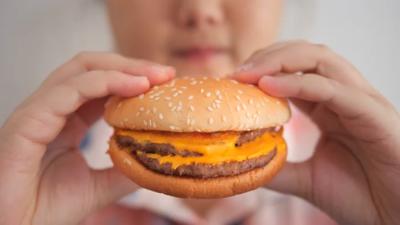 Alimentazione, peggiora dieta italiani, Iss 'meno qualità e più cibi ultra-processati'