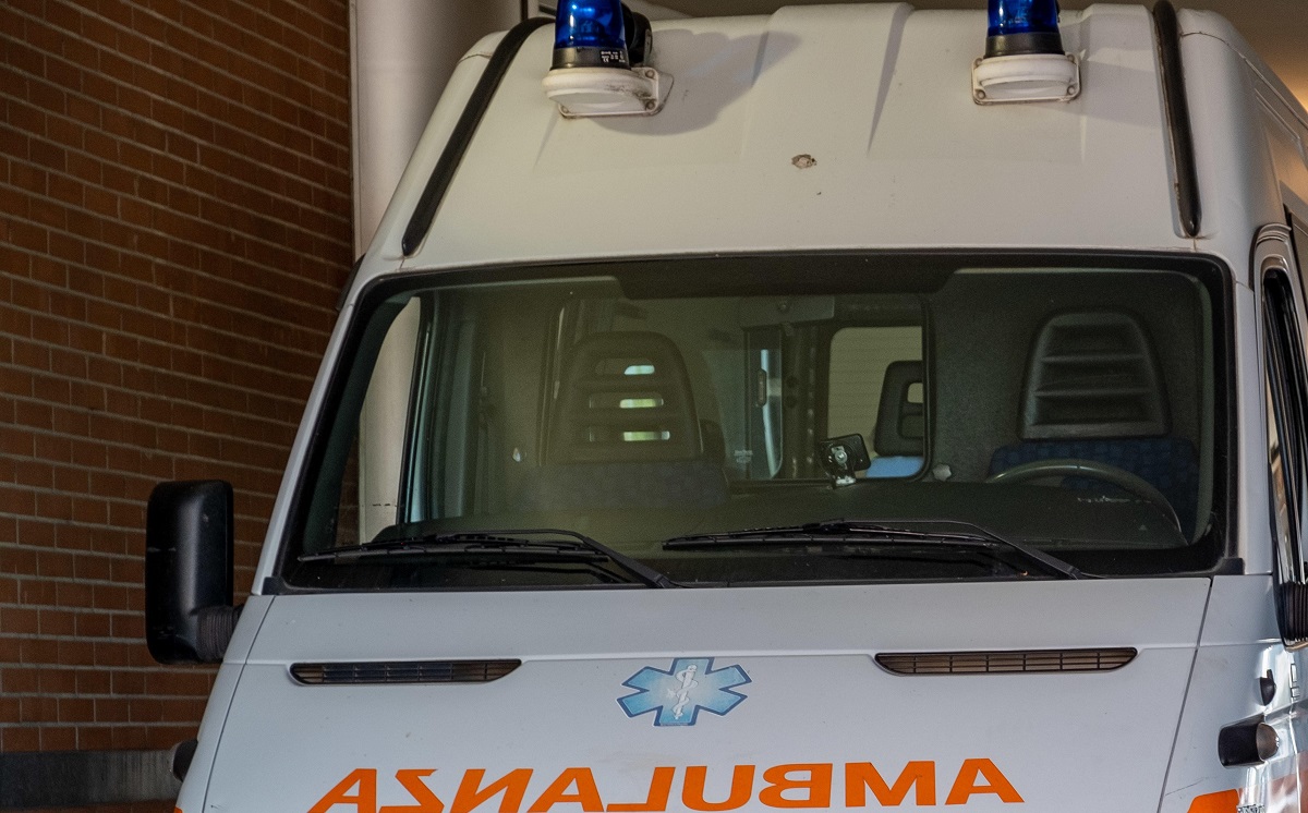 Cava de' Tirreni, ragazza cade dal balcone e muore: anni fa il suicidio del padre
