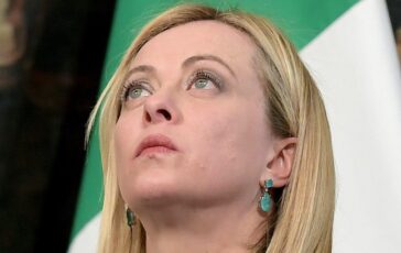 giorgia meloni lacrime