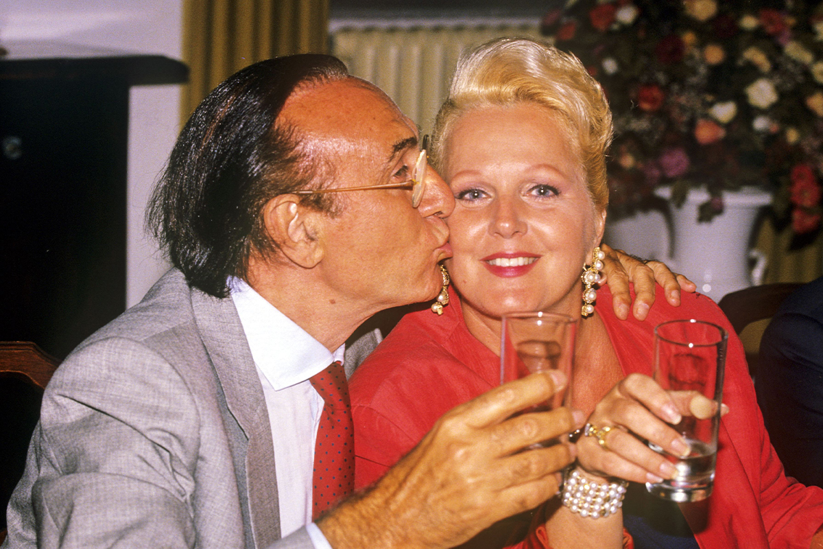 Pippo Baudo, camera ardente al Teatro delle Vittorie: gesto inatteso tra la figlia Tiziana e Katia Ricciarelli