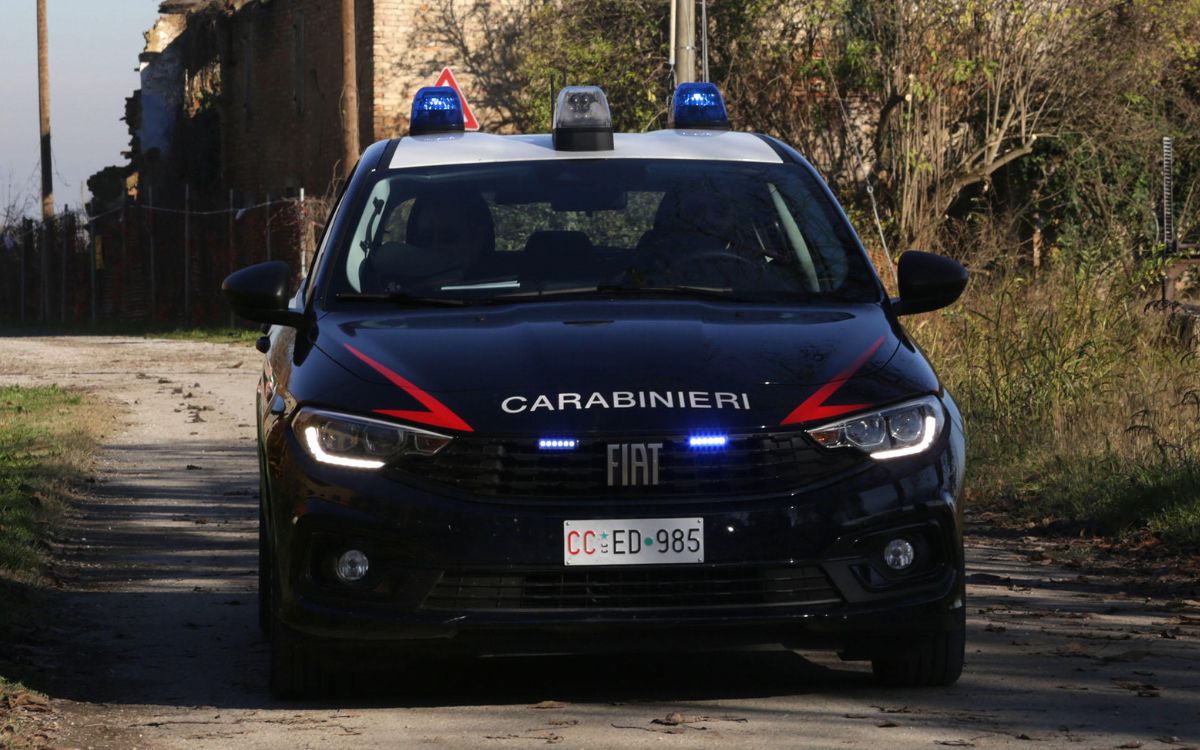 Nonostante il braccialetto elettronico aggredisce l'ex: la ricostruzione e le conseguenze