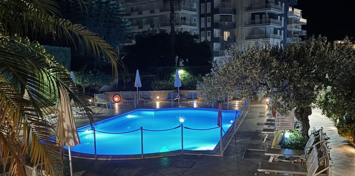 Giardini Naxos e Taormina: tra mare e cielo, un viaggio a passo lento