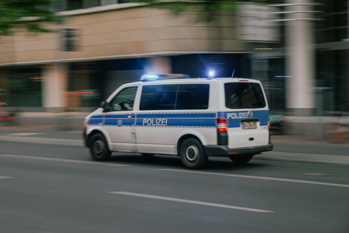 Auto travolge un gruppo di bambini a Berlino: diversi feriti, grave un accompagnatore