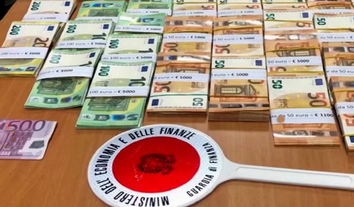 GdF scopre un bunker sotterraneo in un deposito logistico: attività clandestina da record
