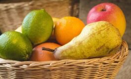 Moscerini della frutta: cosa sono e come allontanarli naturalmente