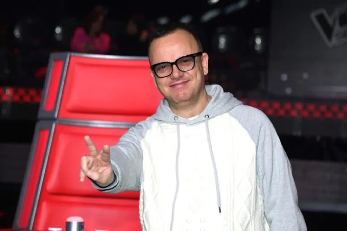 Gigi D’Alessio blocca il concerto: l’annuncio con gli occhi lucidi emoziona la piazza