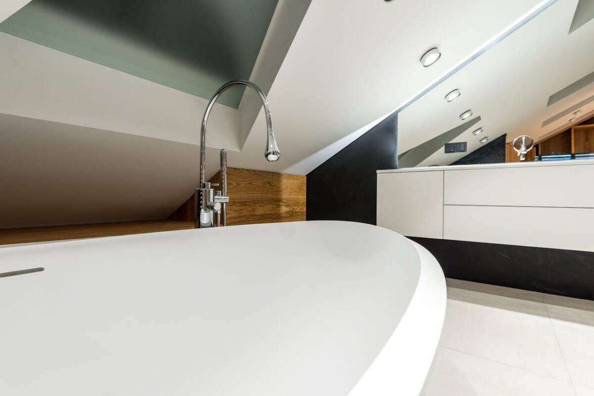 Bagno in stile scandinavo: luminoso, semplice e funzionale