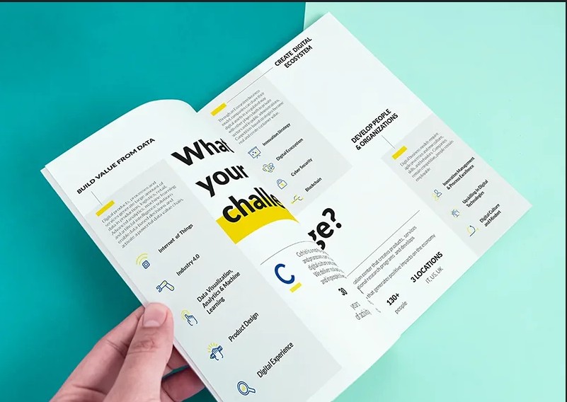 Carta contro Click: il valore strategico di una brochure stampata