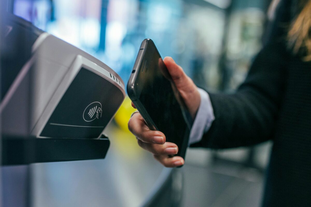 Boom di pagamenti digitali in Italia: +70% per quelli da smartphone