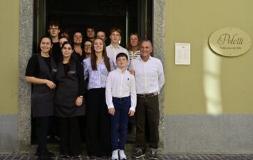 famiglia poletti con alcuni collaboratori