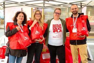 Ricerca, torna 'La mela di Aism' con 3 milioni di frutti per la lotta alla sclerosi multipla
