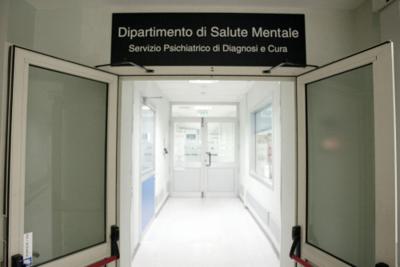 Salute: 1 italiano su 4 vive con un disturbo mentale, un libro racconta le loro storie