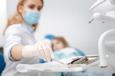 Parodontite, da staminali e gel bio ricrescita osso e gengive: così si tagliano i tempi per gli impianti dentali