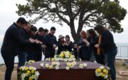 funerali di evan delogu lemozionante addio del fratello di andrea e il sostegno di milly carlucci 1761946184