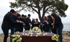 funerali di evan delogu lemozionante addio del fratello di andrea e il sostegno di milly carlucci 1761946184 265x160