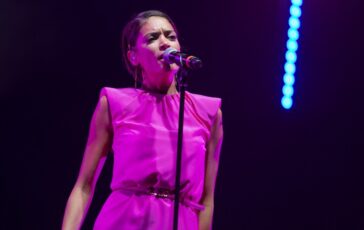 elodie bacio cantante