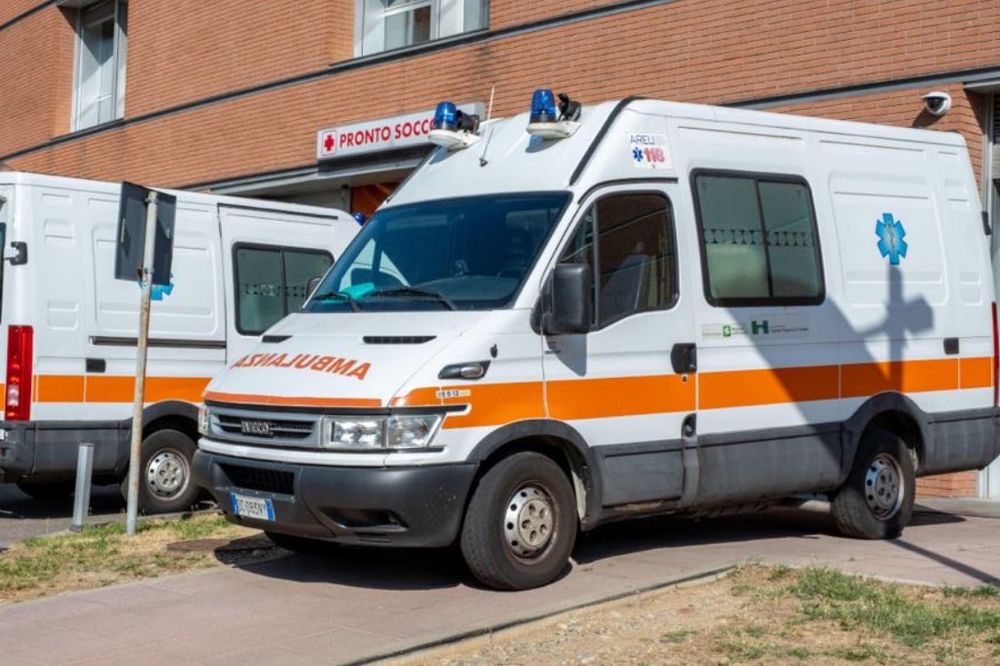 Schianto con lo scooter contro un camion mentre stava andando dai nonni, Mattia perde la vita a 17 anni