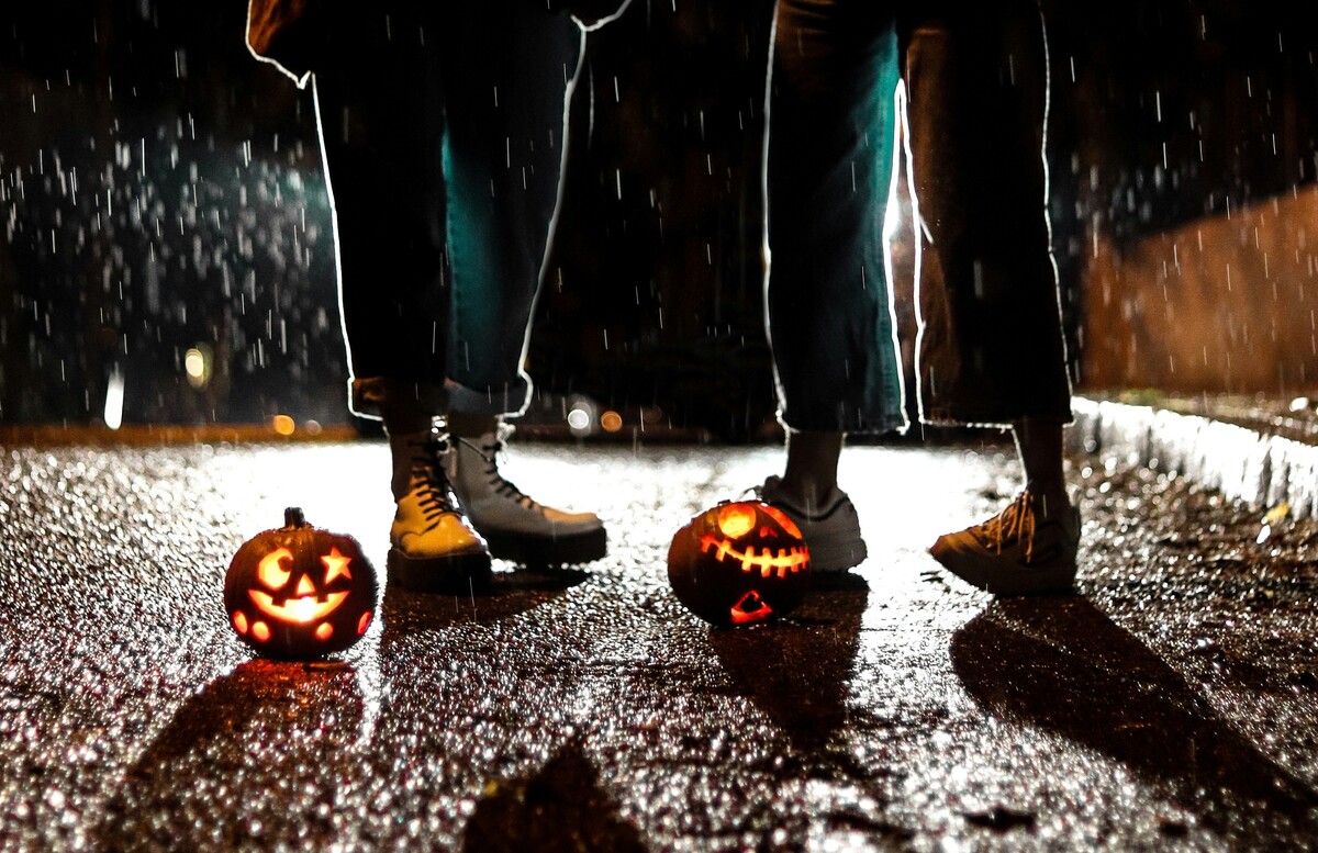 Previsioni meteo, in arrivo il maltempo per Halloween: piogge e temporali sull'Italia