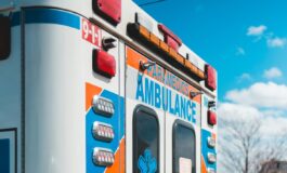 ragazza 14 anni si butta dal tetto