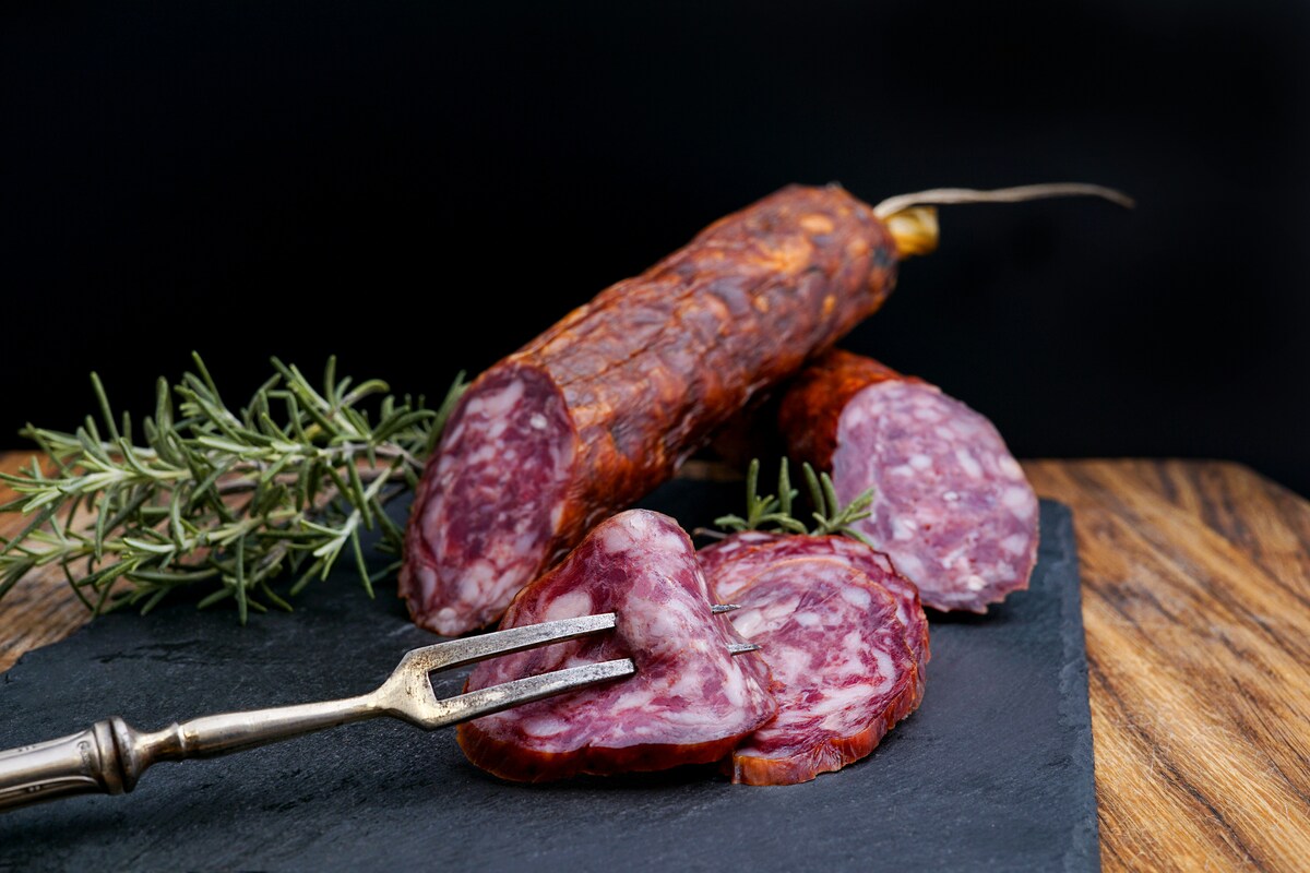 Allerta alimentare, salame ritirato dai supermercati per rischio microbiologico