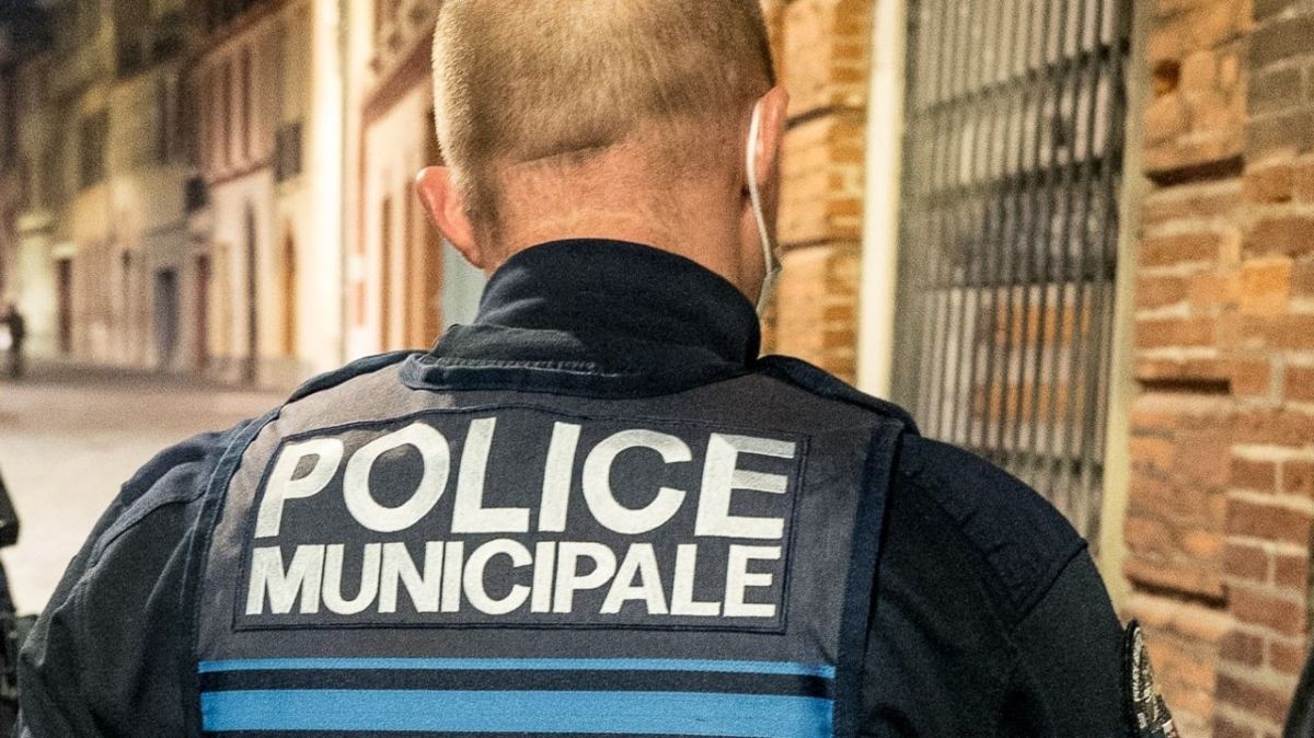 Furto al Louvre: fermati due sospettati, la polizia cerca ancora i complici