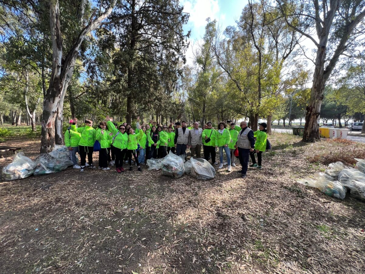 plogging scuole scaled e1760515850771