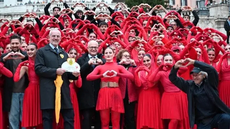 “Mai violenza, solo amore”, quando la responsabilità sociale diventa danza e conquista la scena pubblica