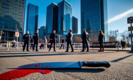 aggressione a milano donna di 43 anni accoltellata in piazza gae aulenti 1762207869 265x160