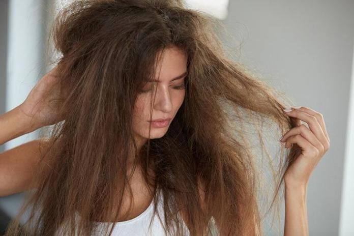 Capelli secchi: cause e rimedi naturali