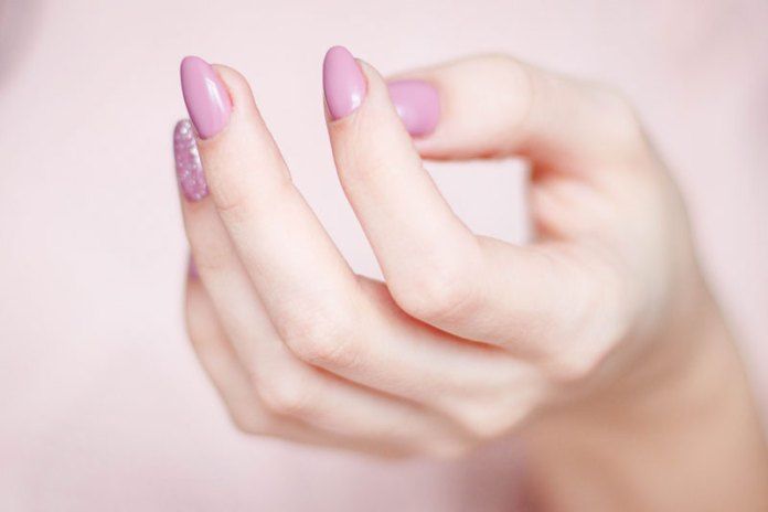 Cuticole e pellicine: come mantenerle sane nel tempo