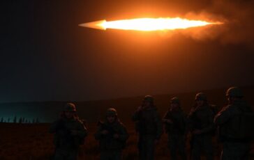 lucraina lancia attacchi notturni contro la russia con i razzi flamingo 1763053069 364x230