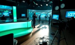 mentana affronta un imprevisto durante il tg della sera su la7 1763157365 265x160