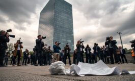 fabrizio corona sotto inchiesta per revenge porn il clamoroso caso signorini 1766429917 265x160