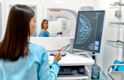 Tumori, radiologi Sirm: "Mammografia a 45 anni in tutte le Regioni e counseling genetico"