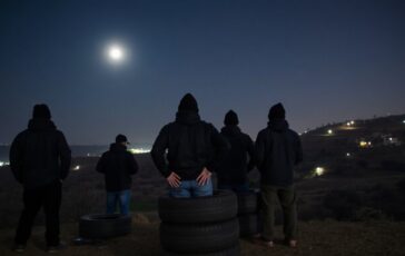 guardiani notturni in cisgiordania difendere il villaggio dalla violenza 1765807341 364x230