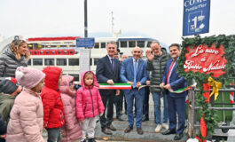 Un’esperienza incantata tra le acque e le luci festive