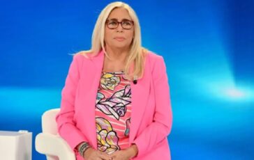 001-conduttrice-tv-occhio-non-accenna-guarire