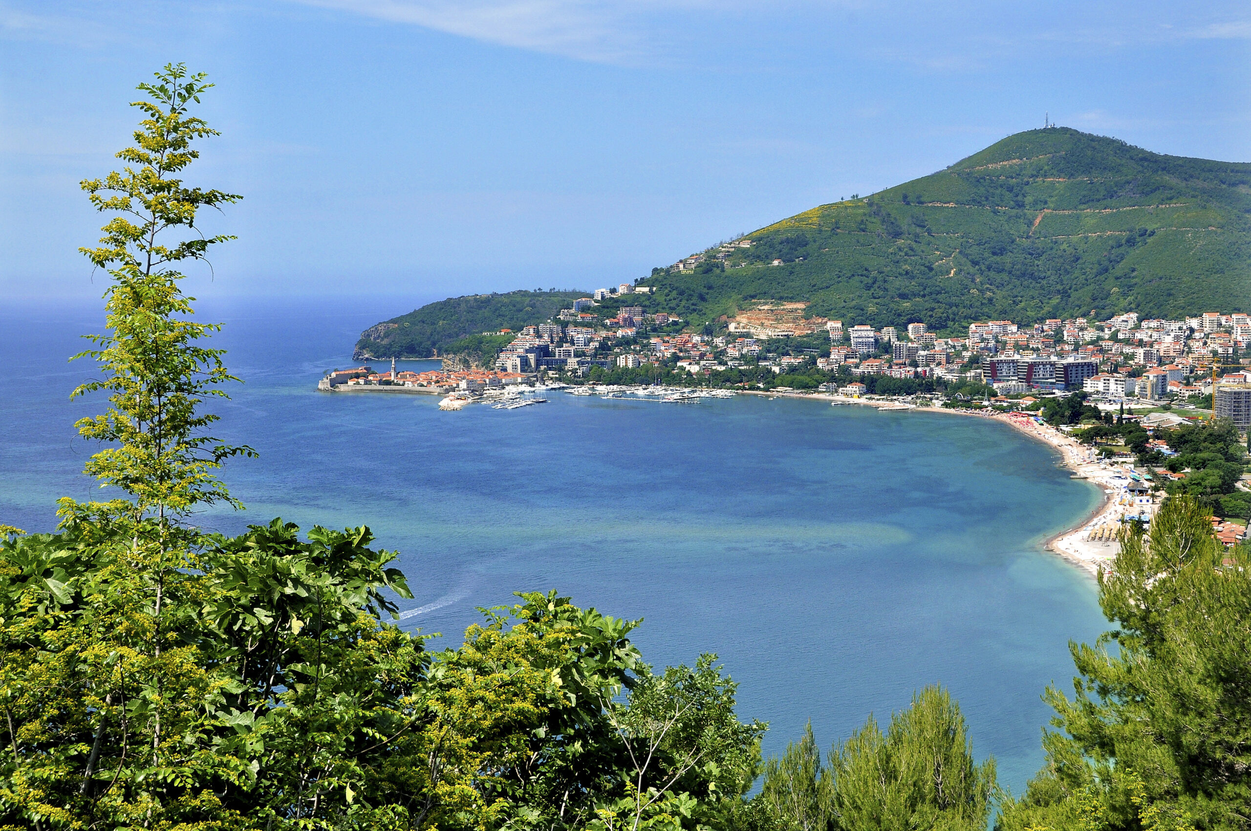 https://static.adhubmedia.com/notizie_it/wp-content/uploads/2025/12/montenegro-from-kotor-scaled.jpg